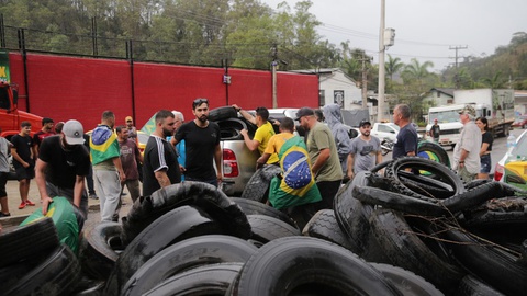 Bloqueios De Camionistas Diminuem Ap S Mensagem De Jair Bolsonaro