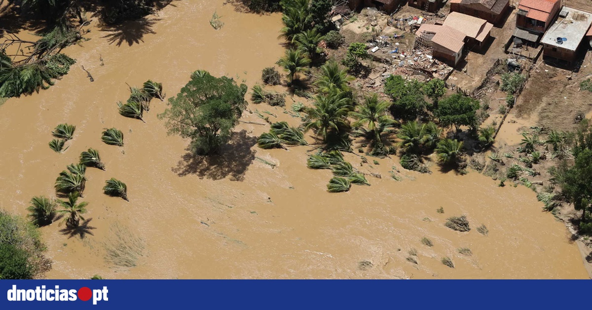 Chuvas provocaram 12 mortes e deixaram dezenas de cidades em emergência