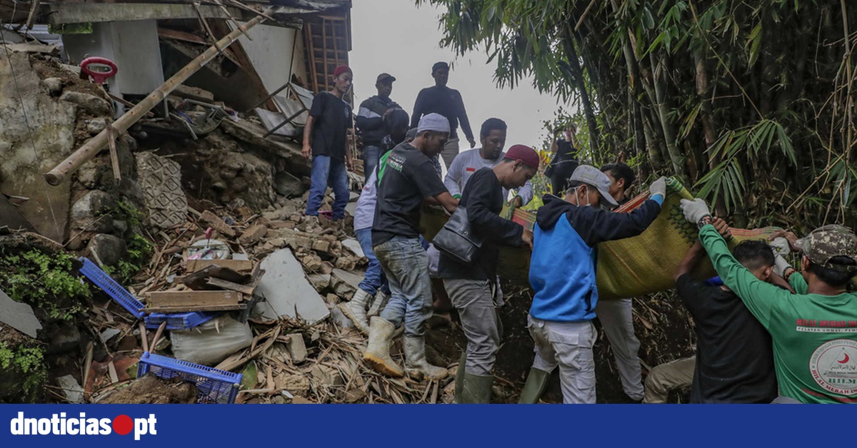 Novo balanço do sismo na Indonésia eleva número de mortes de 268 para