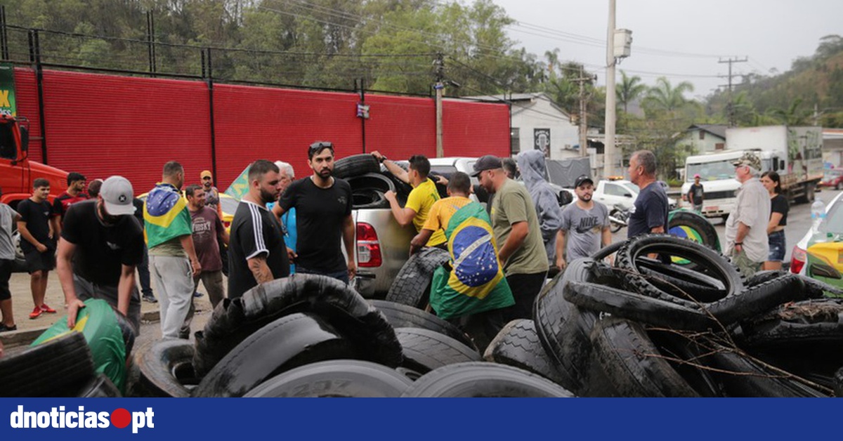 Bloqueios de camionistas diminuem após mensagem de Jair Bolsonaro