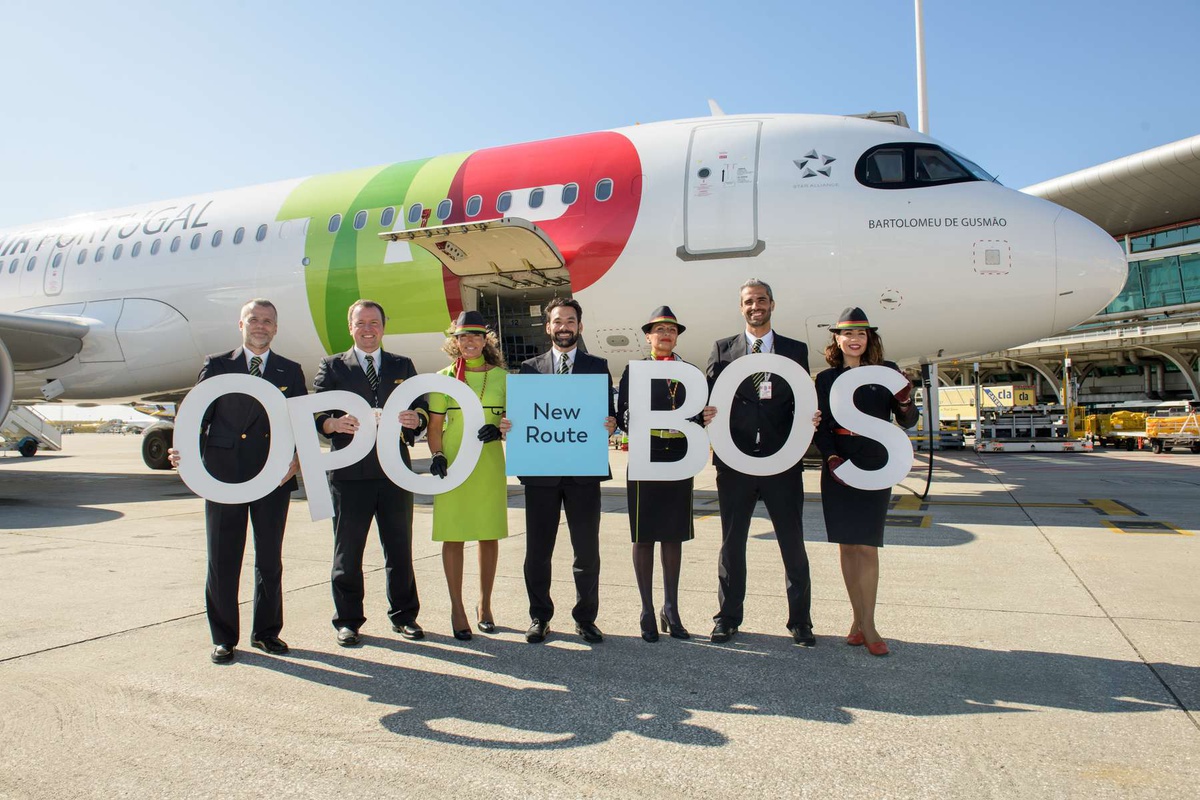 A tripulação do voo inaugural Porto –
Boston no Aeroporto Francisco Sá Carneiro.