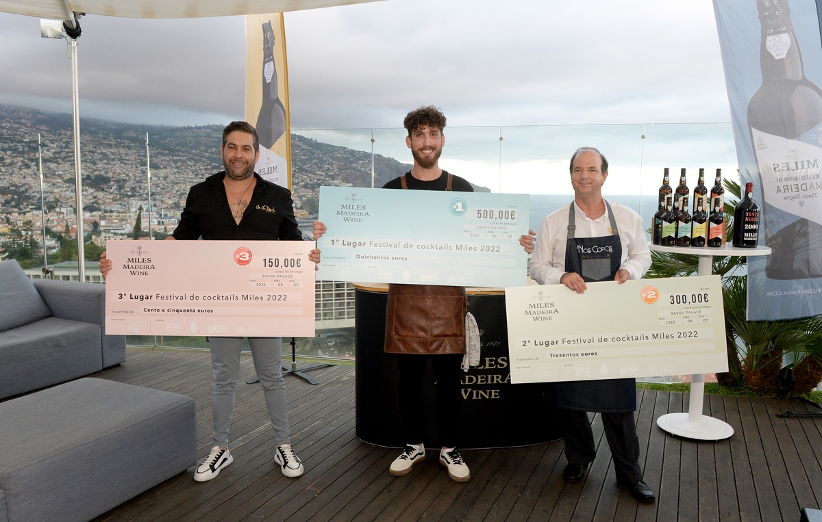 O segundo classificado leva para casa 300 euros e o terceiro 150 euros.