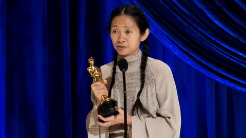 A obra de Chloé Zhao venceu&nbsp;Melhor Filme, Melhor Realização e Melhor Atriz