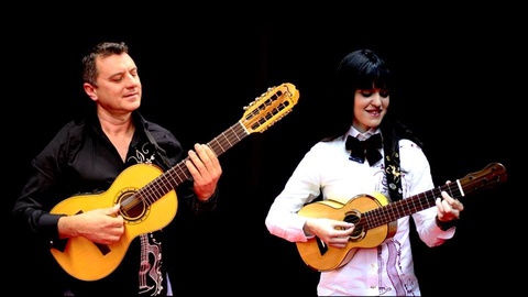 Lara Nunes e Roberto Moniz compõem este duo