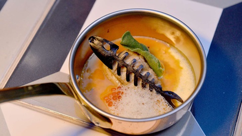 Truta do Seixal, com pudim de lapas e ovas.