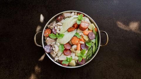 Os domingos no restaurante Terreiro passam a ter um protagonista aos almoços – o tradicional Cozido à Portuguesa.&nbsp;