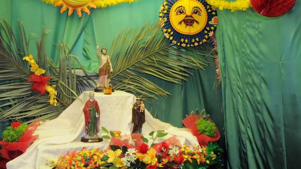 Tradições e Festas Populares da Freguesia dos Altares Sobre o