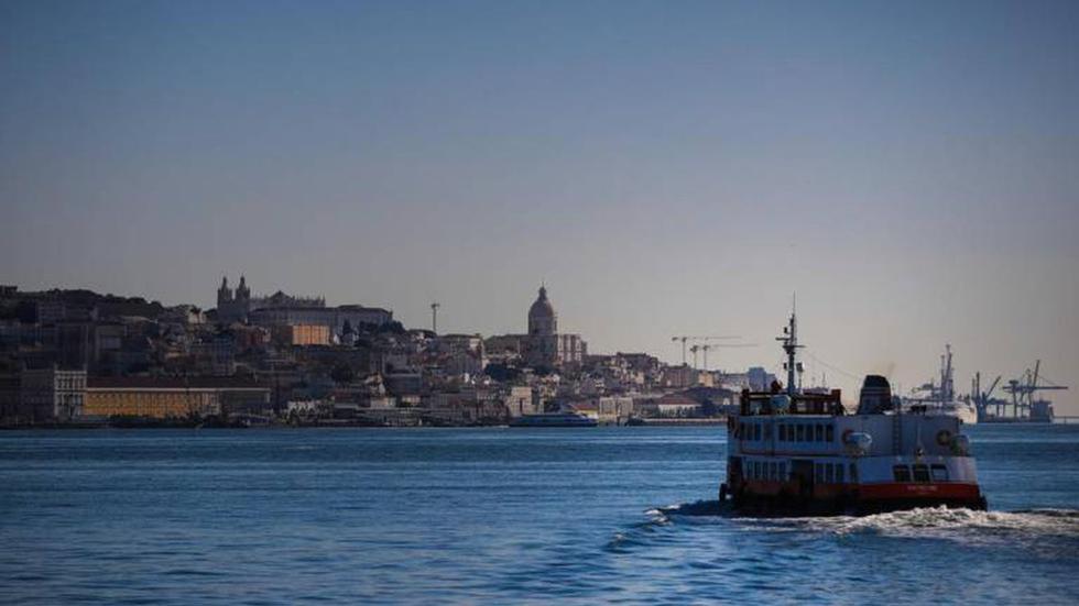 Associação em França lança site sobre como ir a Portugal no Verão ...