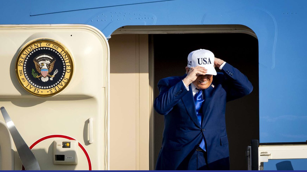 Cem democratas travam tentativa de impeachment de Donald Trump