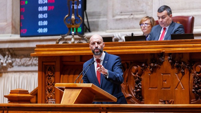 Deputado do Chega acusa Eduardo Jesus "espalhar medo" sobre mobilidade