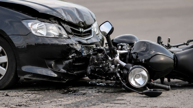 Motociclista ferido em colisão na Estrada da Eira do Serrado