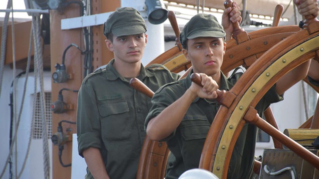 Le Navire-École Sagres en 'portes ouvertes' au Funchal