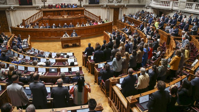 Парламент сегодня обсуждает и голосует по вотуму недоверия партии Шега