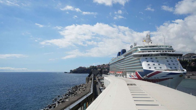 Passageiro resgatado de navio de cruzeiro a norte da Madeira