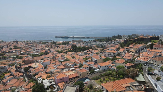 Turista tedesca di 72 anni frattura la gamba in un hotel a Funchal