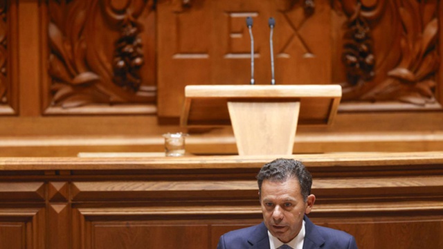 Decisão de Montenegro sobre férias é resposta a crise e sinal de controlo