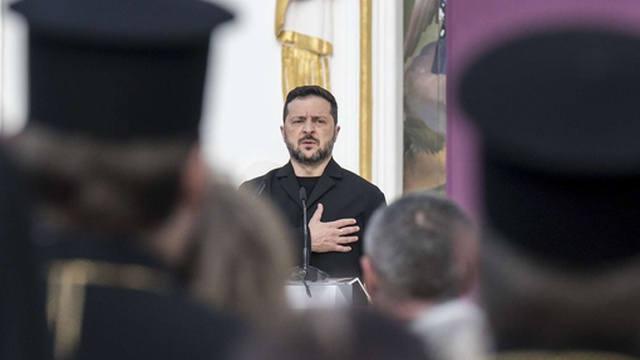 Selenskyj besucht Truppen an der Frontlinie