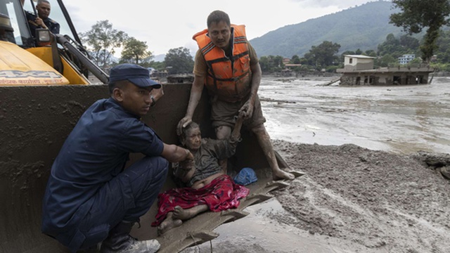 Número de mortos no Nepal ascende a 160