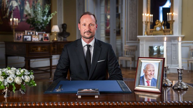 Neuer König von Norwegen ehrt seinen Vater, während zehntausende den Tod von Harald V. betrauern