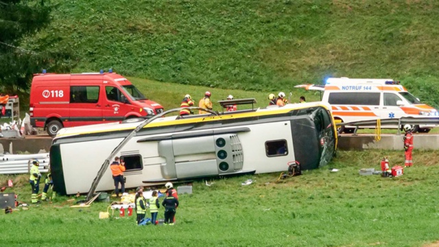 Plusieurs morts dans un accident de bus touristique en Suisse