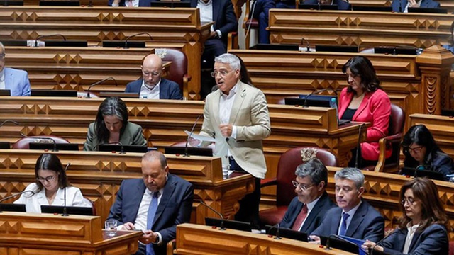 Filipe Sousa chiede una soluzione per l'abbandono dell'ex Centro Educativo a Santo da Serra
