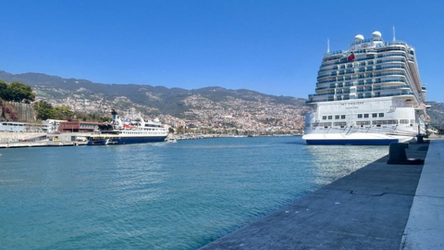 Porto do Funchal a receber dois navios de cruzeiro