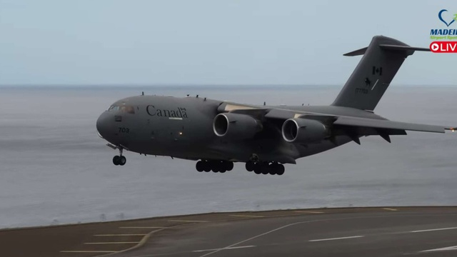One of the largest military cargo aircraft landed today at Madeira Airport