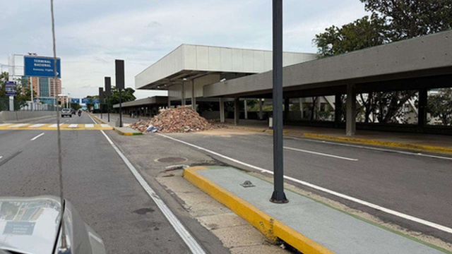 Caracas volta a receber voos comerciais dois meses após terramoto