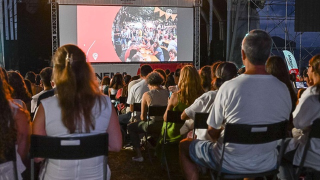 Open-Air-Kino mit „vollem Haus" im Parque de Santa Catarina