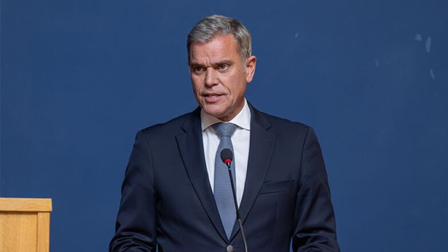 Eduardo Jesus apresenta diploma que limita divisão de terrenos em parcelas pequenas