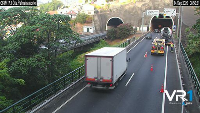 Camião avariado causa grande congestionamento na Via Rápida