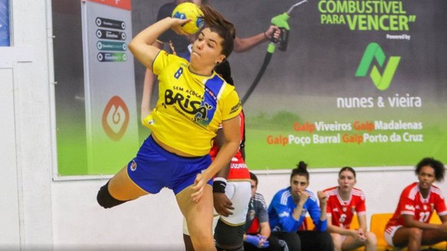 Madeira-born Beatriz Barros signs for Leça da Palmeira Handball Club