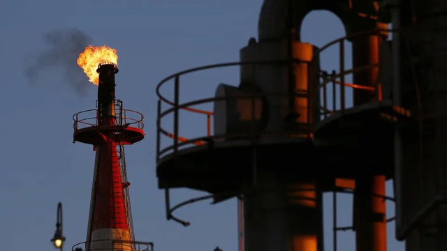 Aumento del 10% del petrolio e del gas aumenta l'inflazione europea fino a 0,36 punti percentuali