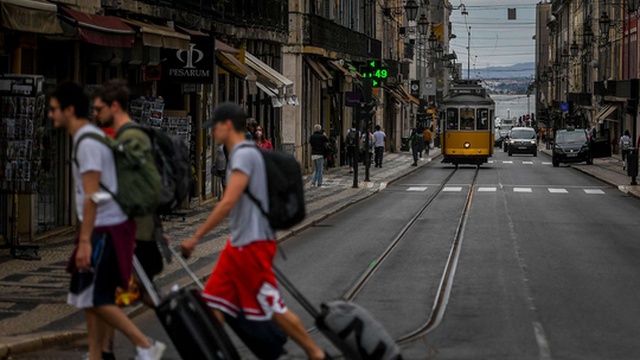 Lisbon's Social Housing Crisis: Middle-Class Residents Forced into Periphery Neighborhoods