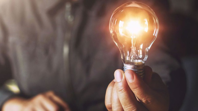La bolletta dell'elettricità nel mercato regolato sale del 2,7% a ottobre