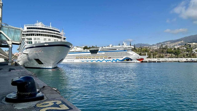 Dois cruzeiros com 3.331 passageiros passam o dia na Madeira