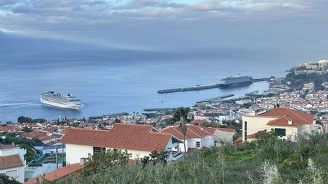 Mais de 10 mil pessoas chegam a bordo de três navios de cruzeiro