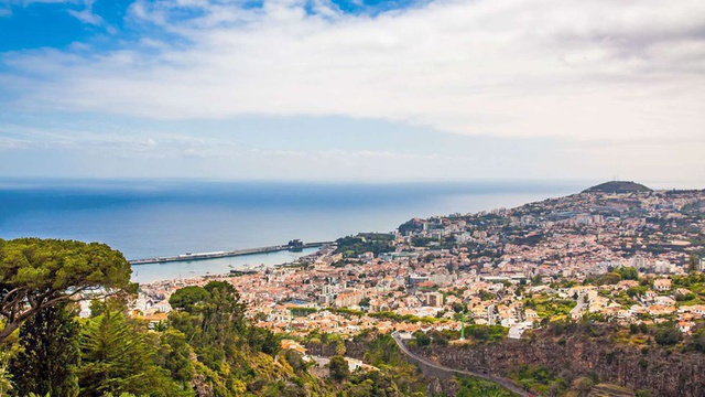Poucas nuvens e vento moderado previstos para a Madeira