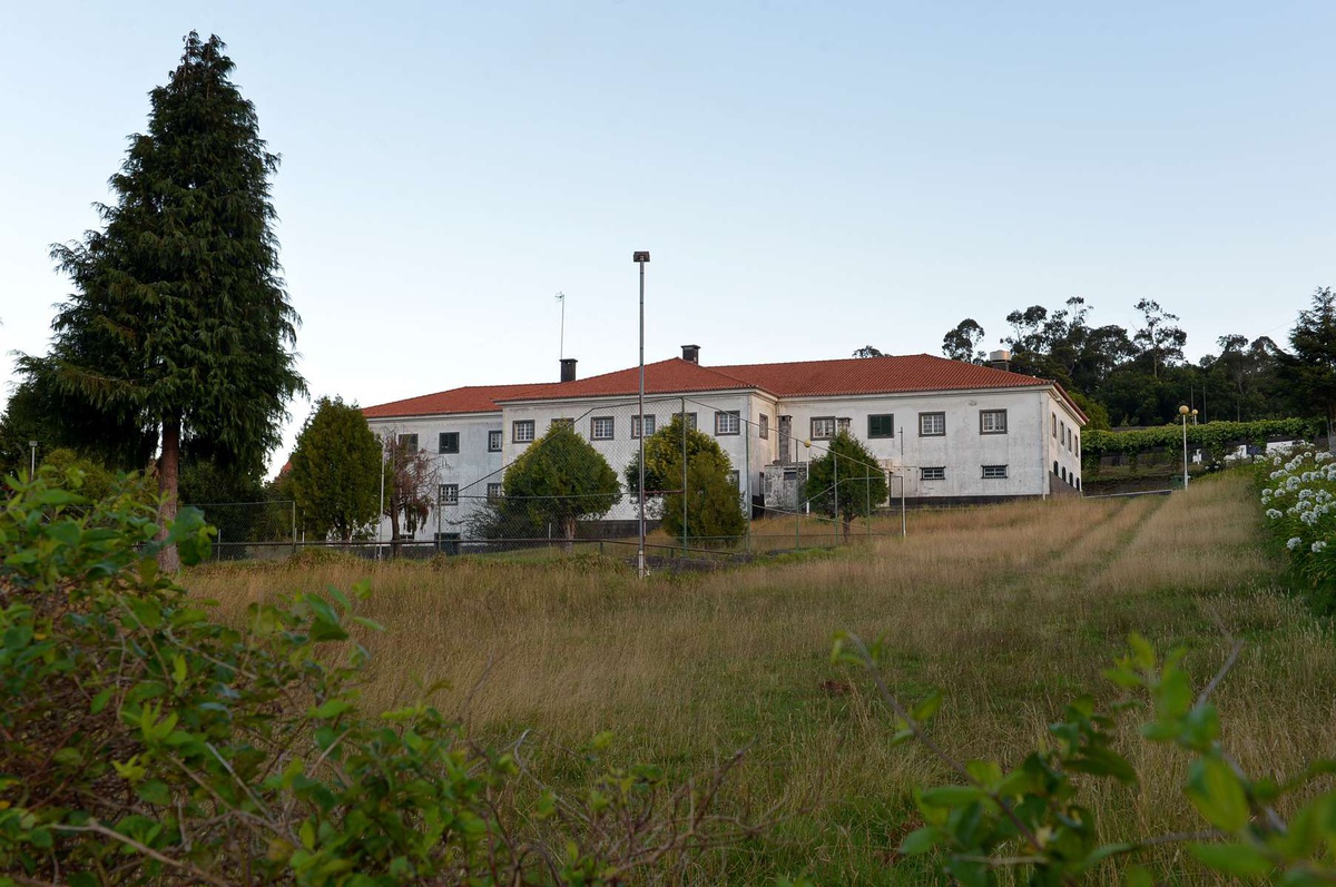Em vários momentos, desde o seu encerramento, tem sido evidenciado o estado de abandono em que se encontra o antigo 'Centro de Férias'.&nbsp;
