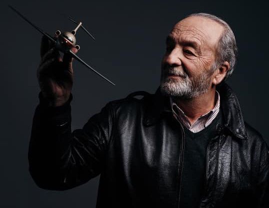 O antigo comandante da TAP José Correia Guedes é autor de diversos livros sobre aviação.