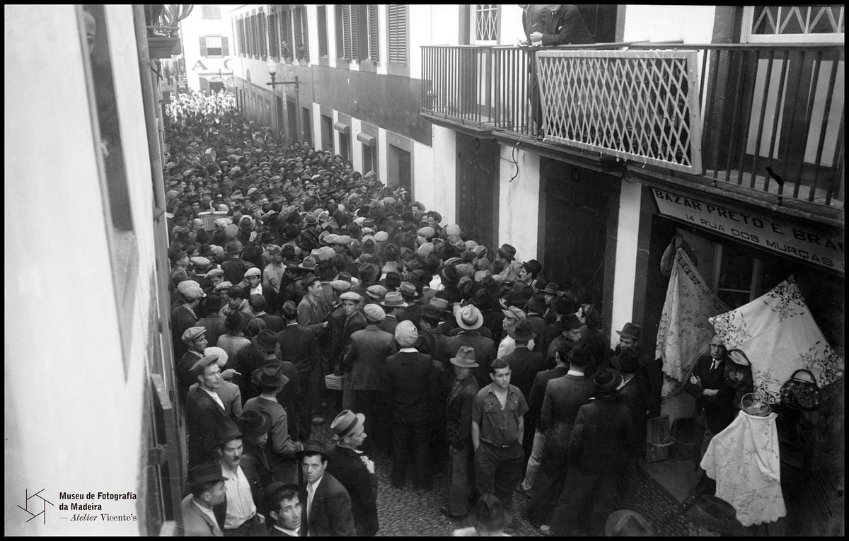 Muitos dos madeirenses que viveram no período de actuação da PIDE viram-se forçados a emigrar. Para o efeito, era sempre necessário a anuência dessa força policial.&nbsp;