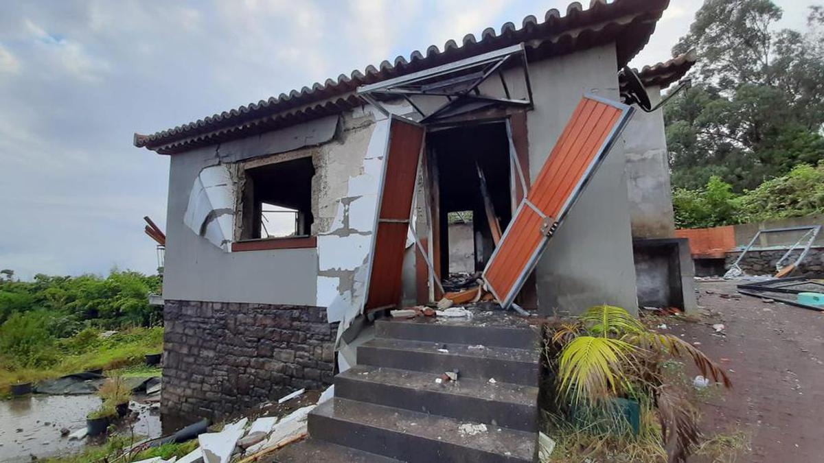 Explosão destruiu totalmente casa de campo — dnoticias.pt