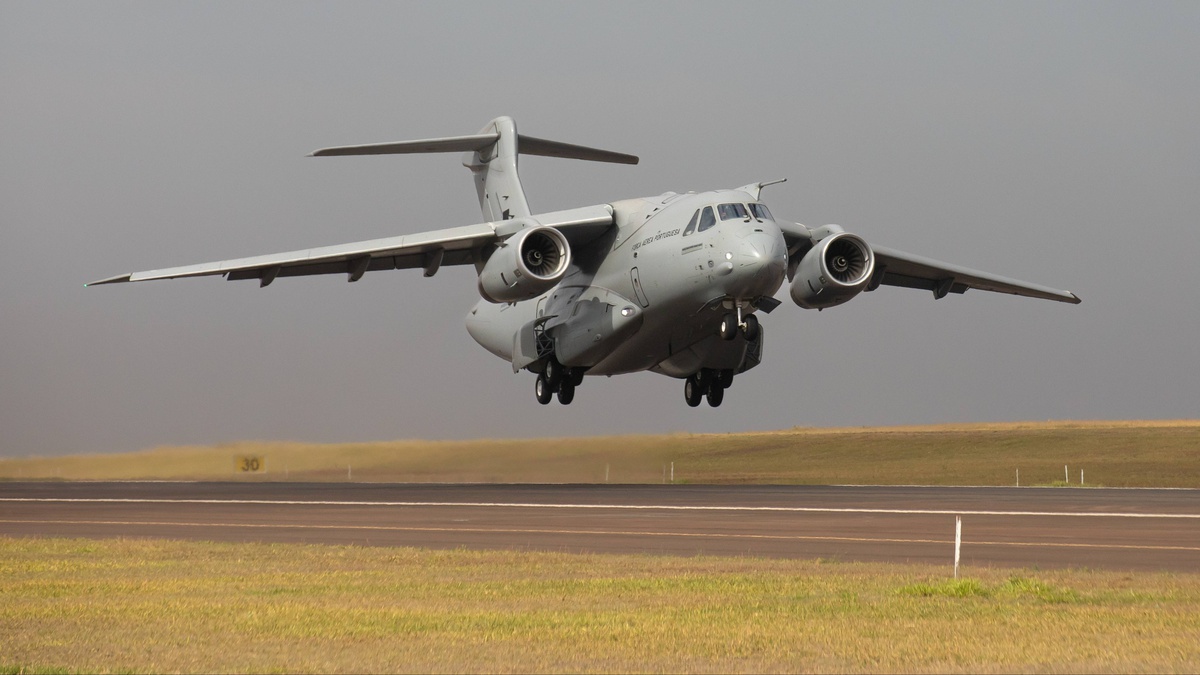 KC-390, Aeronave de carga da Força Aérea Brasileira . Veja …