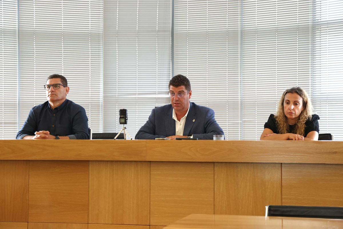 Conferência de imprensa decorreu, esta manhã, na Câmara Municipal do Porto Santo.