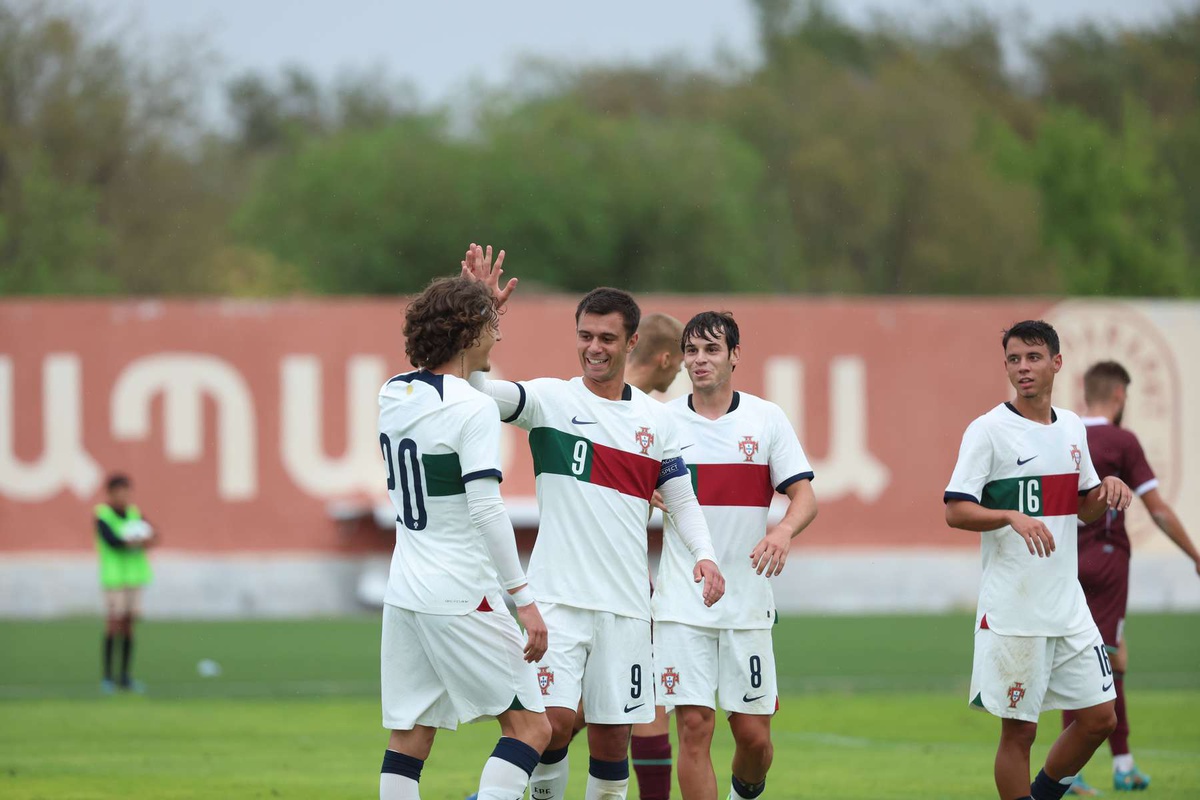 Sub-17: Portugal goleia na qualificação para o Euro e equipa