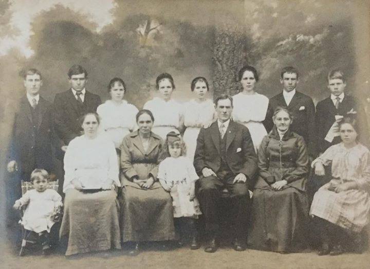 Digitalização de arquivo pessoal de ramo de família Fernandes em
Boston - cerca de 1915