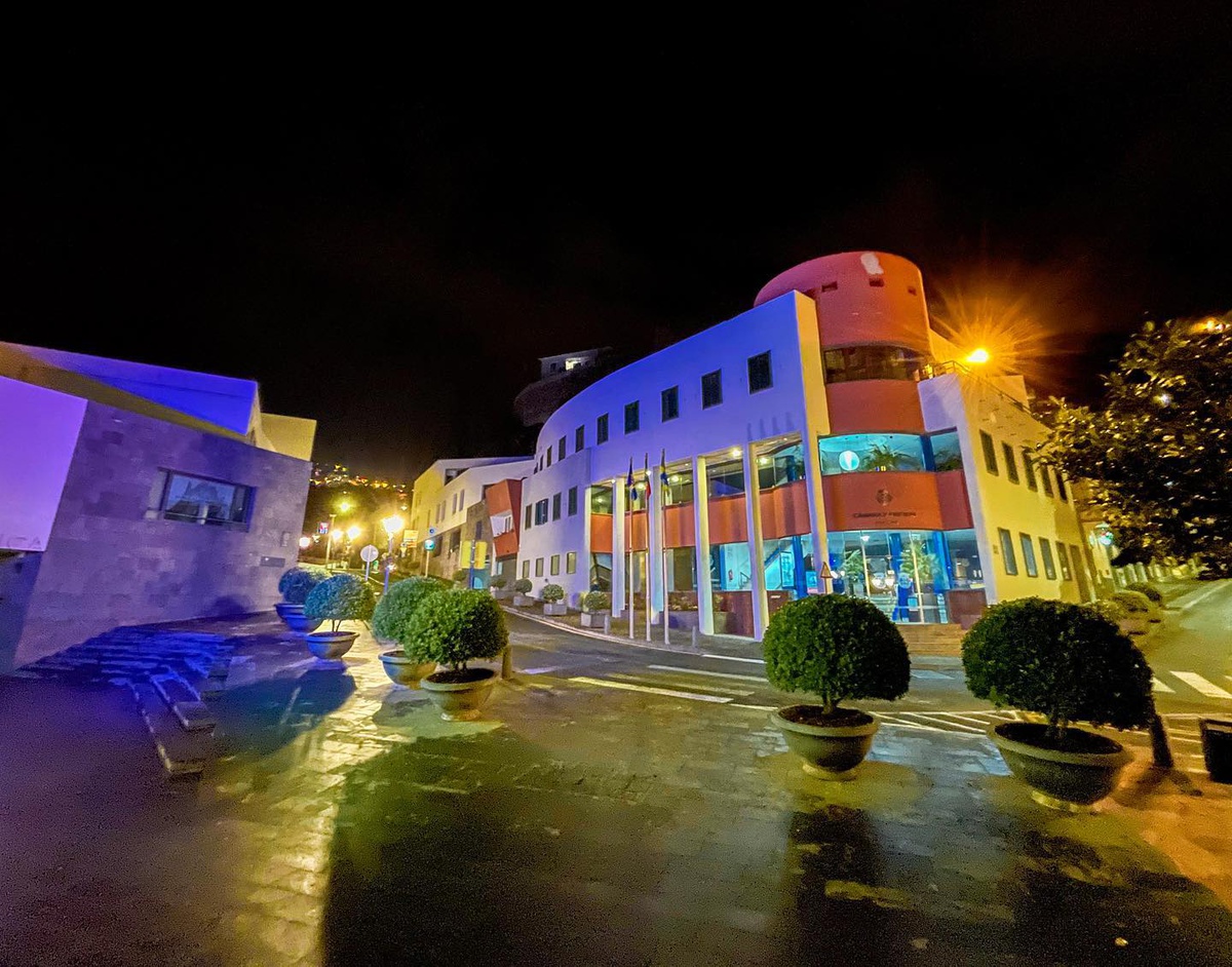 Câmara de Lobos também se associa à onda mundial.