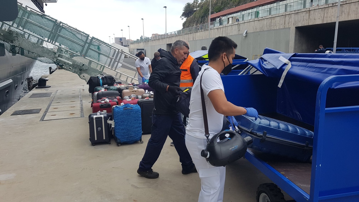 A operação de 'turnaround' do navio World Explorer aconteceu ontem. Foto APRAM