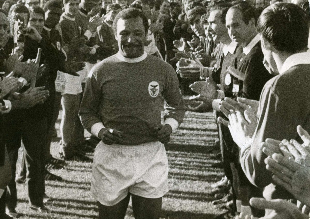 Tinha 78 anos e apontou 136 golos em 598 jogos ao longo da sua carreira.