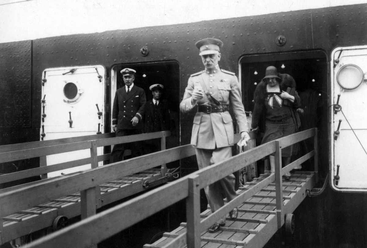 O general Óscar Carmona.